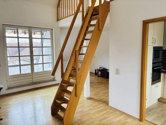 Raumspartreppe zur Galerie und Studiozimmer