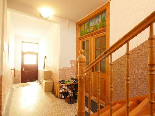  HAUSFLUR - hinten die Haustür