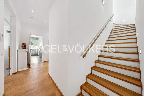 Flur mit Eichentreppe