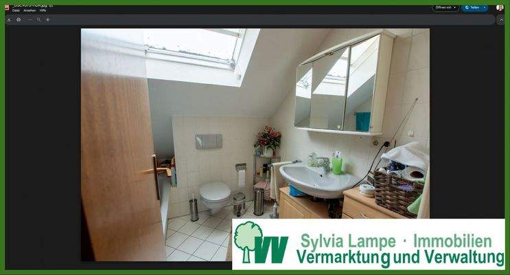 Bad OG mit Wanne und Dusche