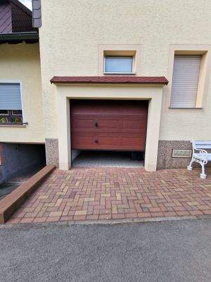 Garage und Stellfläche