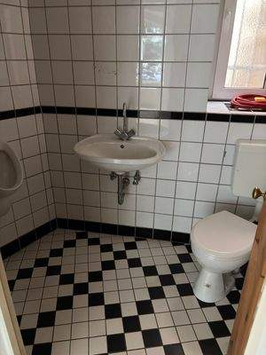 Mitarbeiter WC mir Dusche