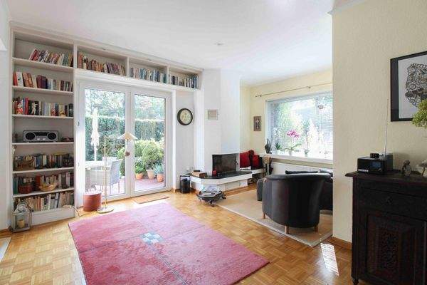 Wohnzimmer mit Kamin