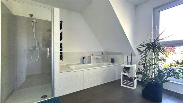 Wannen- und Duschbad DG