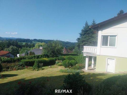 Blick vom Saunastüberl in den Garten