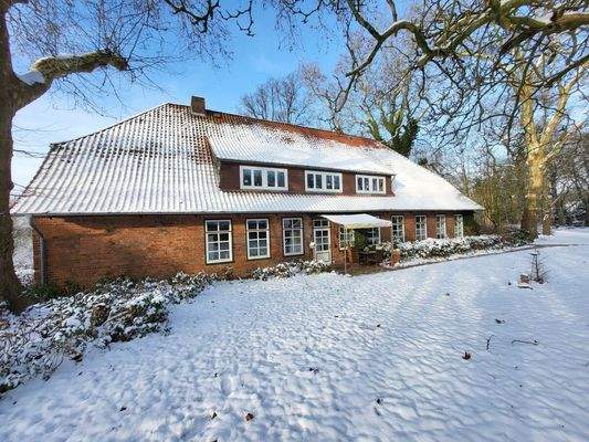 Außenansicht bei Schnee