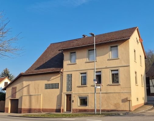 EFH mit Anbau und Scheune