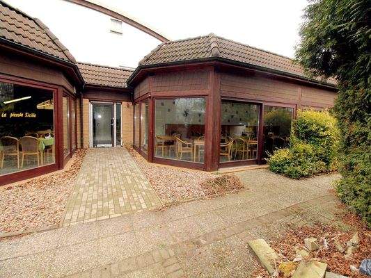 Der Eingangsbereich zur Tennishalle