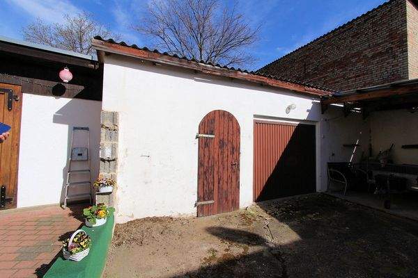 Garage vorne (3).jpg