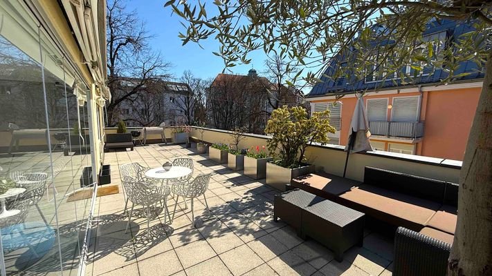 Terrasse gesamt seitlich.jpg