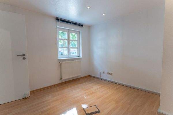 Weiteres separtes Büro (III)  im OG