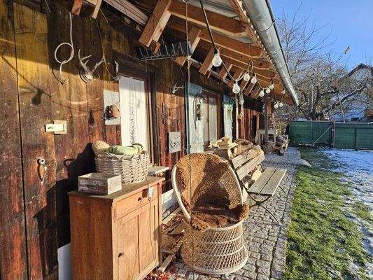 sonniges Plätzchen am Gartenhaus