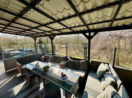 Überdachte Terrasse Wohnung 1