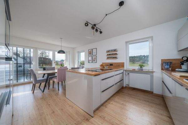 Küche mit Essbereich