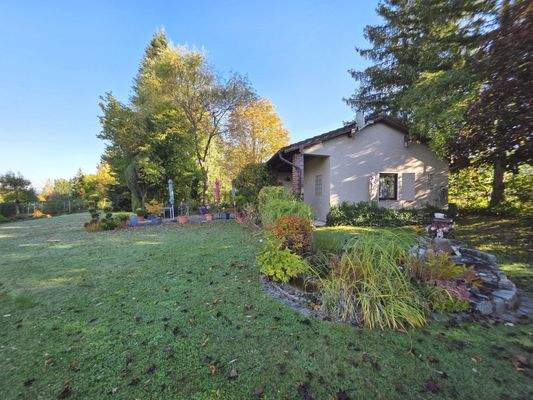 Gartenhaus mit Brunnen