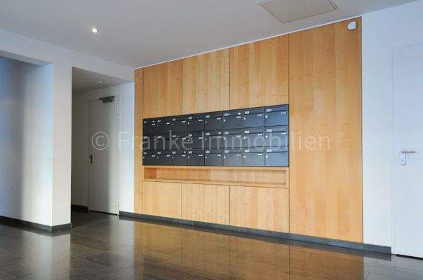 Briefkastenanlage im Foyer