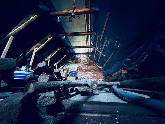 Ausbaufähiger Dachboden (Garage)