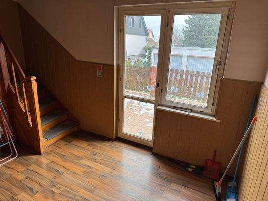 Diele mit Ausgang zur Terrasse 