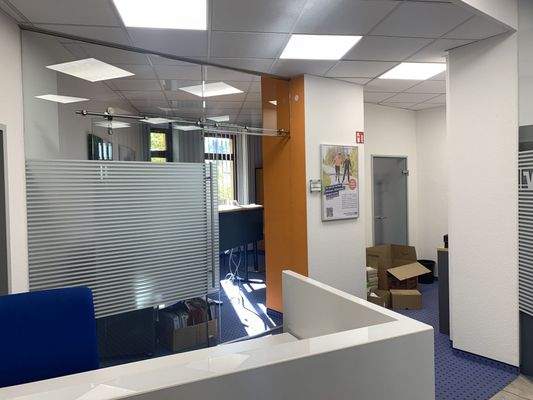 Eingerichtetes Büro 79