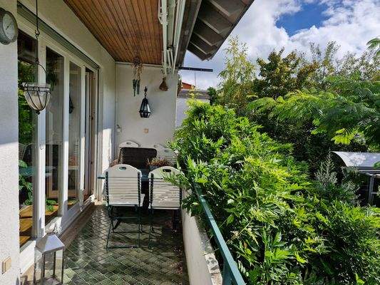 Balkon- Wohnbereich.jpg