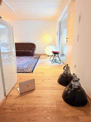 Büroraum 1 mit Eingang 