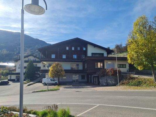 Nord-Ost-Ansicht inkl. Zugangsbereiche UG u. EG