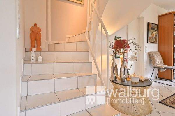 29 Treppe ins Obergeschoss