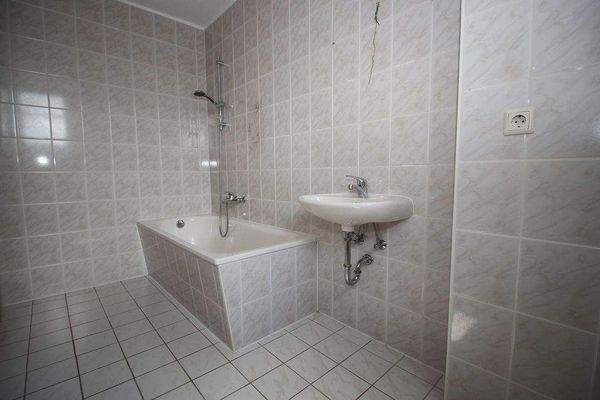 Badezimmer mit Fenster