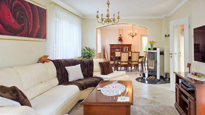 Geräumiges Wohnzimmer