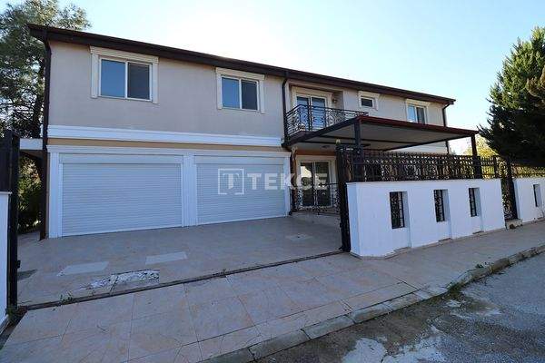 Detached Villa with Forest Views in Antalya Kepez