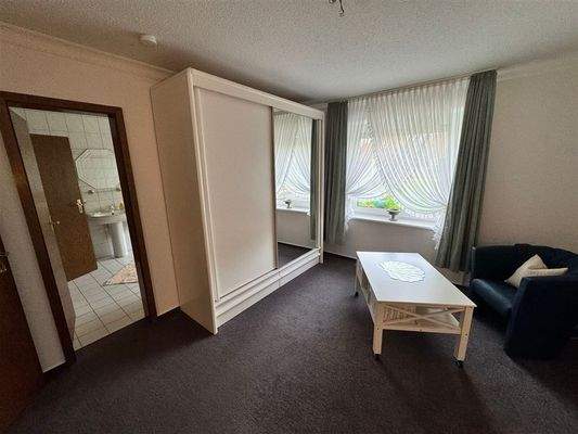 Schlafzimmer mit Zugang zum Vollbad