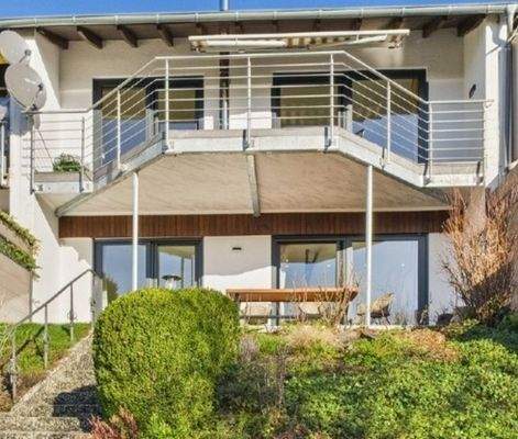 CAM04232G0-PR0051-STILL008