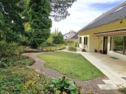 der schöne Südwest-Garten mit privater Terrasse