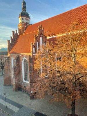 Blick aus Küchen/Wohnbereich auf die Oberkirche