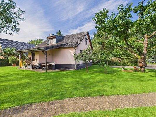 seitliche Hausansicht