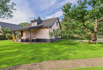 seitliche Hausansicht