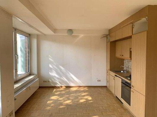 Küche und Wohnen - Blick z. F.