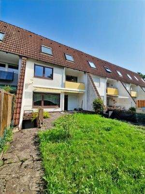 Blick vom Garten auf das Haus