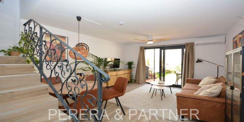 5---Wohnbereich-mit-Treppe-zum-1.-Etage-und-Keller