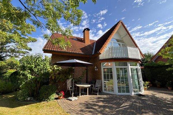 Außen (Gartenansicht)