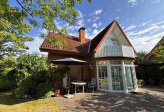 Außen (Gartenansicht)