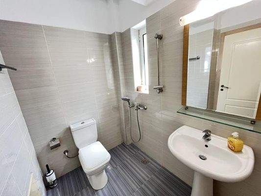 Kreta, Kournas: Schöne Villa mit drei Schlafzimmern, nur wenige Schritte vom Kournas-See entfernt