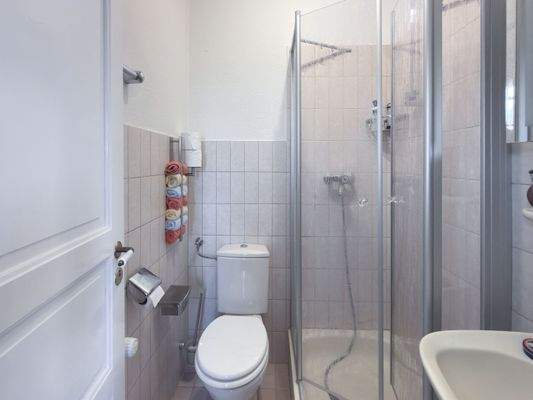 12. Bad der Einliegerwohnung im EG.jpg