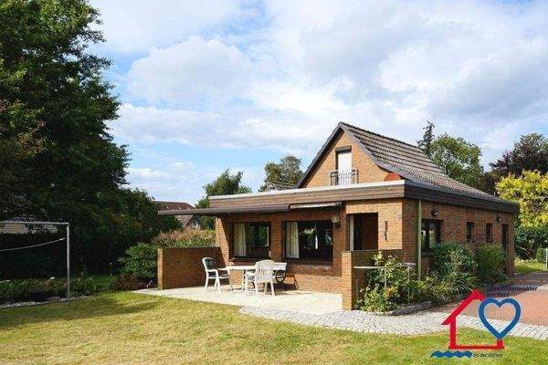 Hausansicht Terrasse mit Markise.jpg