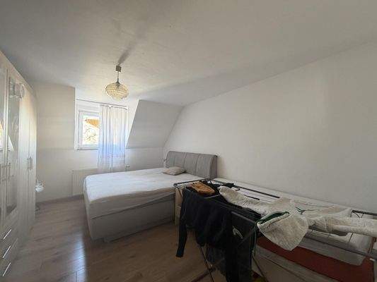 DG links Schlafzimmer