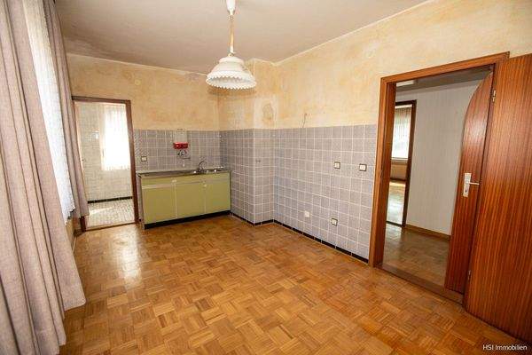 Küche mit Vorratsraum