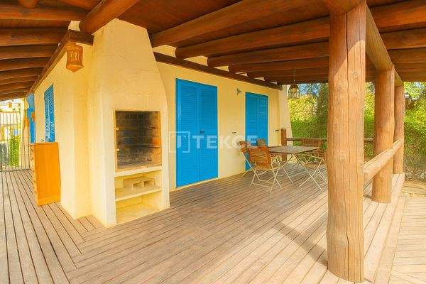 4-Bedroom Villa with Private Pool by the Beach in Almeria