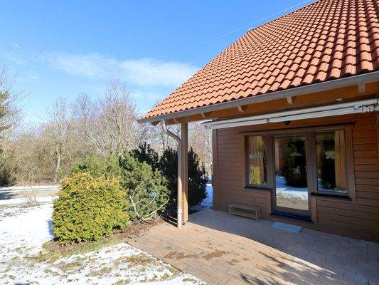 Terrasse mit Blick ins Naturschutzgebiet