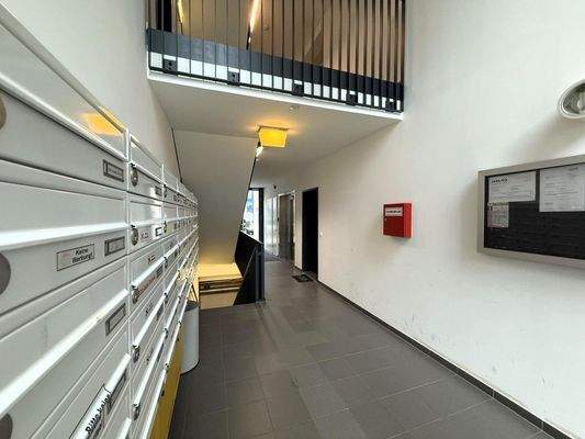 Stiegenhaus / Hauseingang