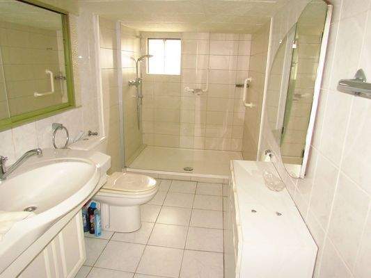 neues Bad zur EG-Wohnung im Keller